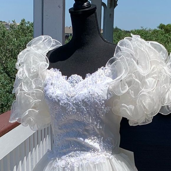 San Martin Vintage 80’s Wedding Dress and‎ Veil - Picture 7 of 17